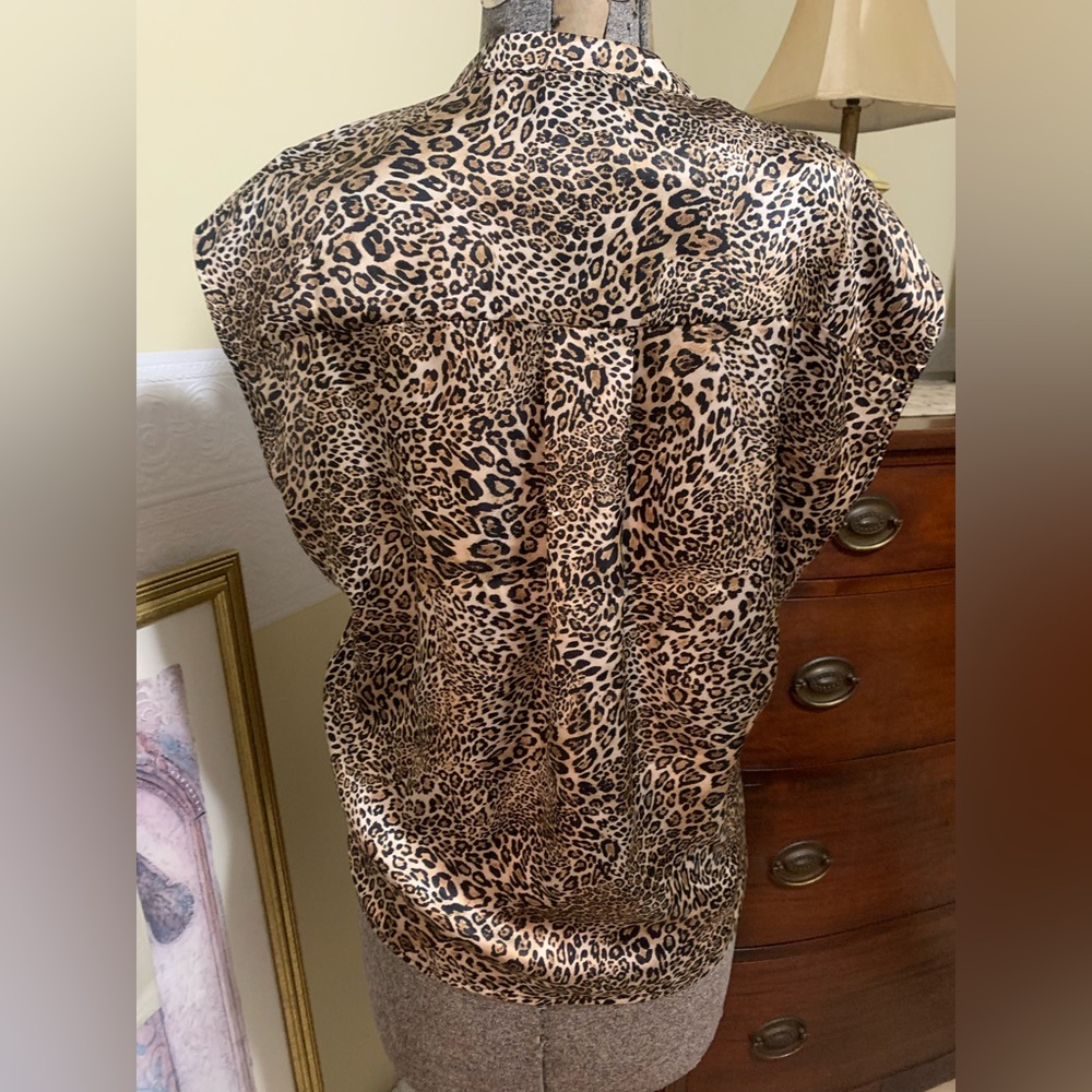 Tahari Leopard Animal Print Shirt Draped Sleeveless Blouse Women’s Size Medium. - Picture 11 of 11